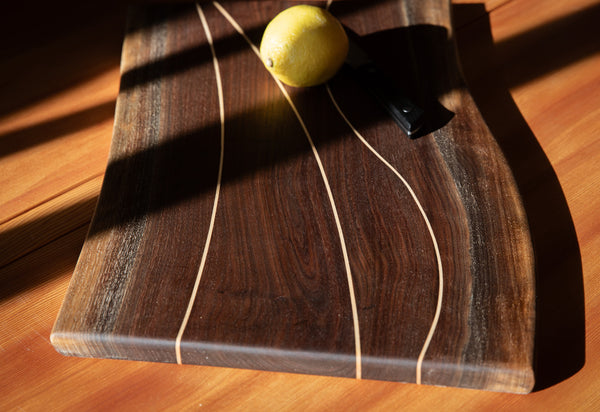 Serving Board in Walnut (Natural Edge)