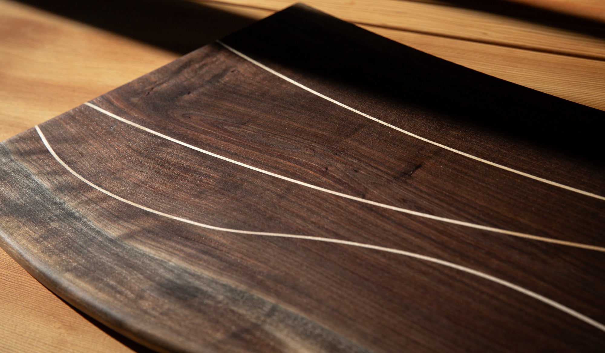 Serving Board in Walnut (Natural Edge)